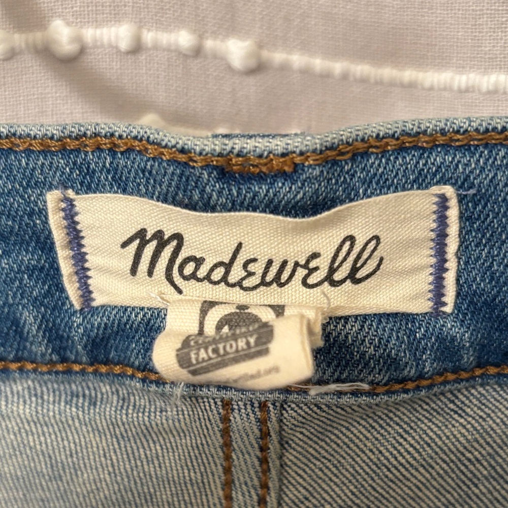 Madewell kick out Blue Denim Pants Size 33 Cropped . Only wore once